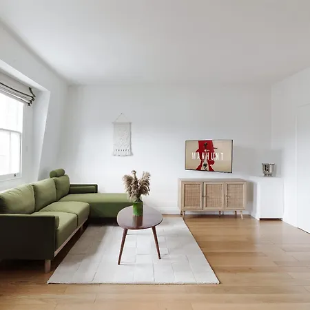 Bright Chelsea Apt & Sun Terrace